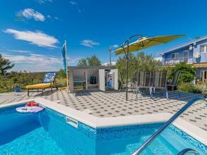 Thumbnail von Haus mit Swimmingpool, Garage und Garten - mit Meerblick in der Region Zadar