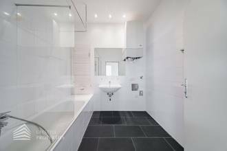 Thumbnail von Ruhiger Innenhofblick trifft Citynähe – stilvolle 2 Zimmer Altbauwohnung im 3. Liftstock