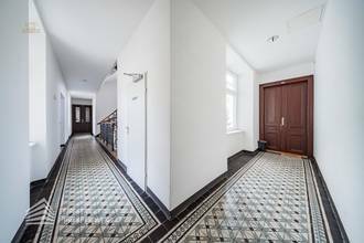 Thumbnail von Ruhiger Innenhofblick trifft Citynähe – stilvolle 2 Zimmer Altbauwohnung im 3. Liftstock