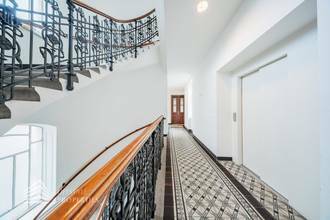 Thumbnail von Ruhiger Innenhofblick trifft Citynähe – stilvolle 2 Zimmer Altbauwohnung im 3. Liftstock