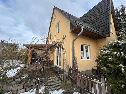 Gepflegtes Einfamilienhaus mit kleinem Garten