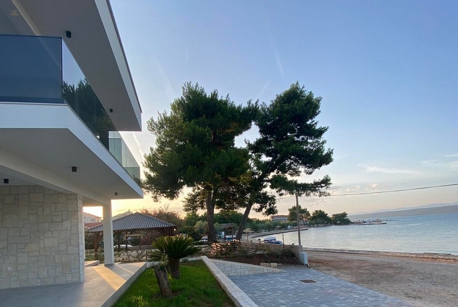 Thumbnail von Moderne Villa direkt am Meer, Insel Pasman