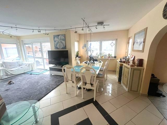 Thumbnail von Bezugsfreies EFH mit Nebengelass und weiterem Bauland