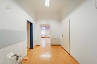 Thumbnail von 広々とした3部屋のオフィス、大きな倉庫、自家用車の出入り口付き、ランドストラー近く