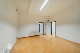 Thumbnail von 広々とした3部屋のオフィス、大きな倉庫、自家用車の出入り口付き、ランドストラー近く