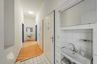 Thumbnail von 広々とした3部屋のオフィス、大きな倉庫、自家用車の出入り口付き、ランドストラー近く