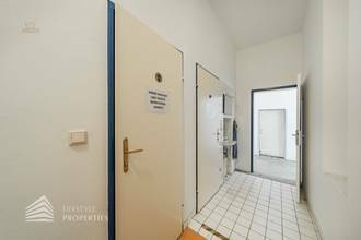 Thumbnail von 広々とした3部屋のオフィス、大きな倉庫、自家用車の出入り口付き、ランドストラー近く