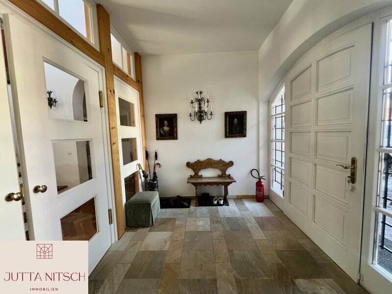 Thumbnail von Extravagante Luxusvilla mit Sauna und Hallenbad - am Waldrand von Gießhübl mit Wienblick