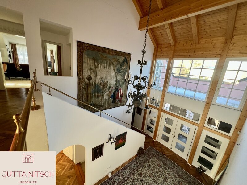 Thumbnail von Extravagante Luxusvilla mit Sauna und Hallenbad - am Waldrand von Gießhübl mit Wienblick