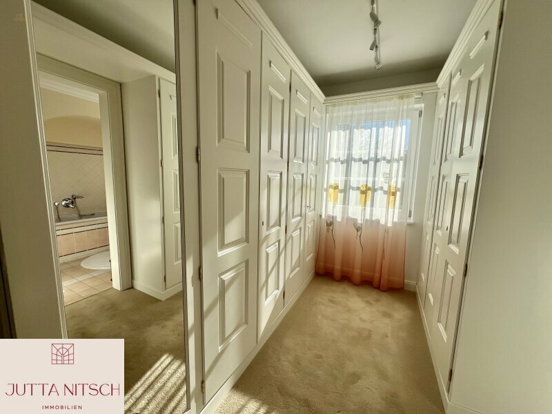 Thumbnail von Extravagante Luxusvilla mit Sauna und Hallenbad - am Waldrand von Gießhübl mit Wienblick