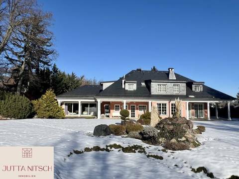 Extravagante Luxusvilla mit Sauna und Hallenbad - am Waldrand von Gießhübl mit Wienblick