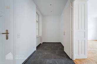 Thumbnail von Grosszügige helle 2-Zimmer Altbau-Wohnung in zentraler Lage