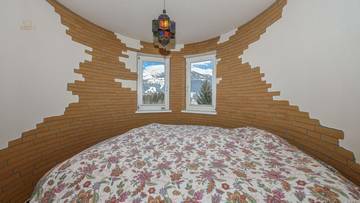 Thumbnail von Dachgeschosswohnung mit Turmzimmer und Panorama-Ausblick