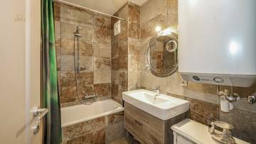 Thumbnail von Dachgeschosswohnung mit Turmzimmer und Panorama-Ausblick