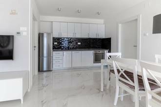 Thumbnail von Haus mit vier Wohneinheiten, Pool und Meerblick