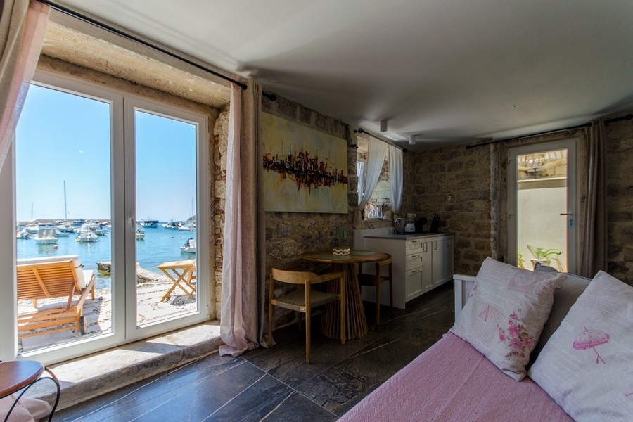 Thumbnail von Charmantes Steinhaus direkt am Strand