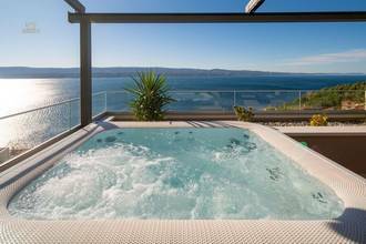 Thumbnail von Luxuriöse Villa mit Infinity-Pool und Panorama-Meerblick, Region Omis