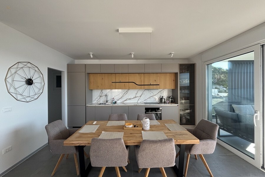 Thumbnail von Modernes Penthouse mit Dachterrasse und Panorama-Meerblick