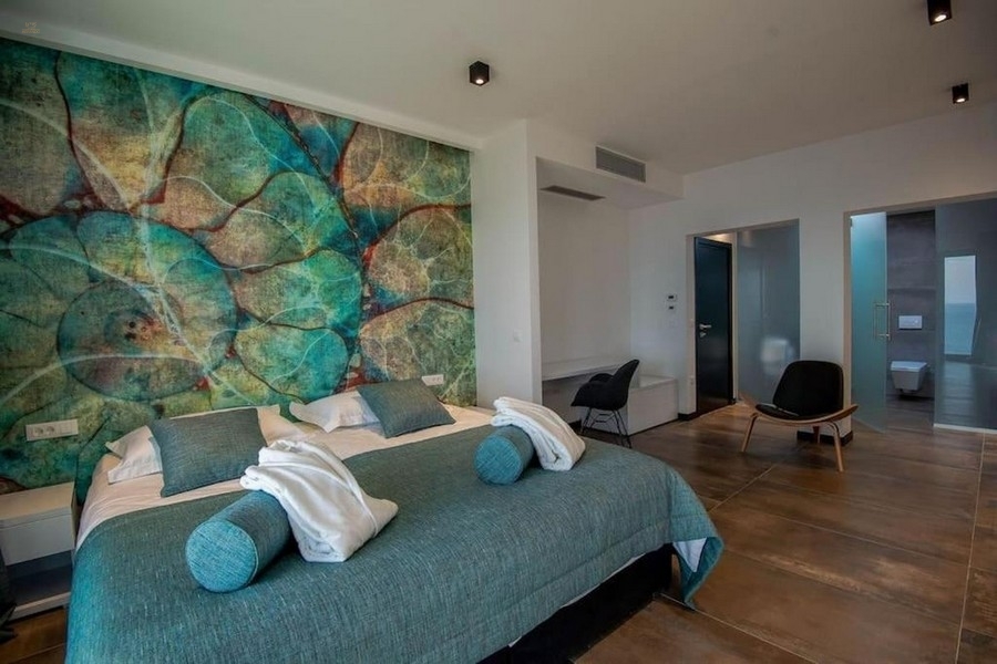 Thumbnail von Moderne Villa mit Swimmingpool und Sportplatz