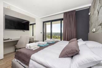 Thumbnail von Luxusní vila s nekonečným bazénem a výhledem na moře v klidné lokalitě