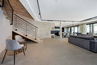 Thumbnail von Luxusní vila s nekonečným bazénem a výhledem na moře v klidné lokalitě