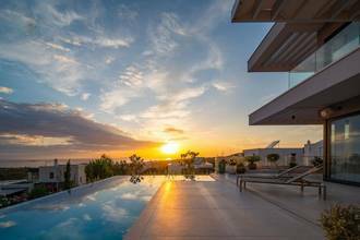 Thumbnail von Moderne Villa mit Infinity-Pool und Panorama-Meerblick