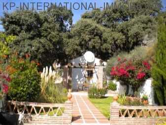 ***Schöne Villa im rustikalen Stil***