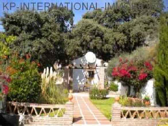 ***Schöne Villa im rustikalen Stil***