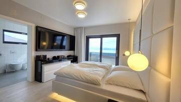 Thumbnail von Moderne Villa mit Swimmingpool und Meerblick