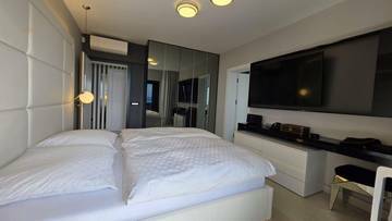 Thumbnail von Moderne Villa mit Swimmingpool und Meerblick