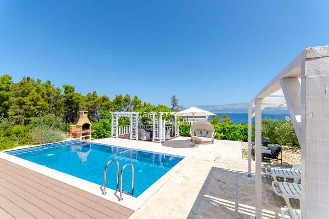 Bungalow mit Swimmingpool und Meerblick