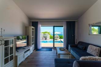 Thumbnail von Bungalow mit Swimmingpool und Meerblick