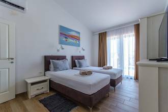 Thumbnail von Bungalow mit Swimmingpool und Meerblick