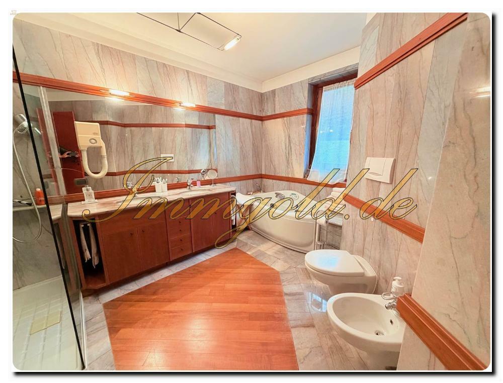 Thumbnail von Immogold Lago Maggiore Aparte Eck-Villa inkl. Garten und Seeblick