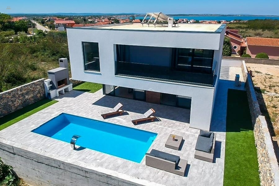 Moderne Villa mit Swimmingpool in ruhiger Lage, Region Zadar