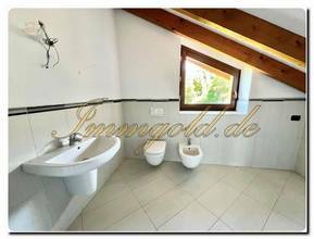 Thumbnail von Immogold Lago Maggiore Traumhafte Dachgeschosswohnung mit großer Terrasse, Stellplatz und Panorama-Seeblick, komplett renoviert