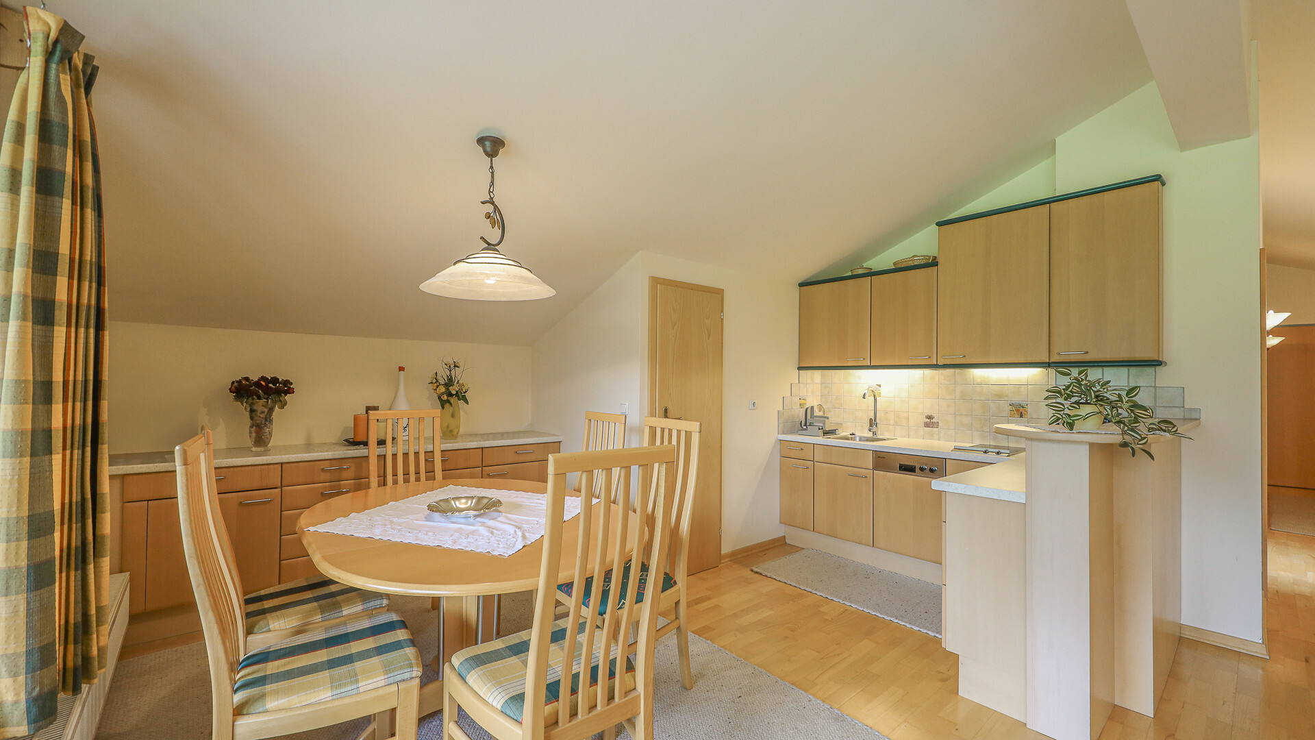 Thumbnail von Dachgeschoss-Apartment mit schönem Ausblick