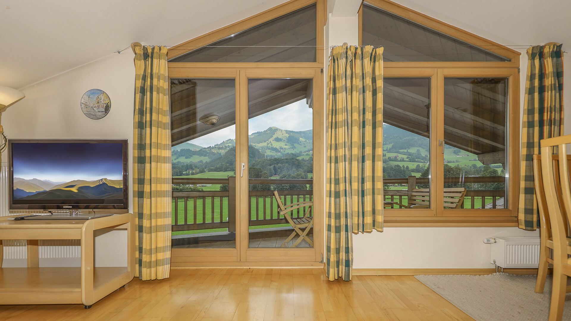 Thumbnail von Dachgeschoss-Apartment mit schönem Ausblick