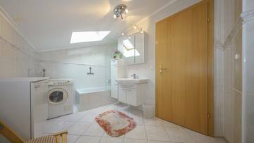 Thumbnail von Dachgeschoss-Apartment mit schönem Ausblick