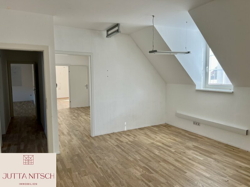 Thumbnail von Schönes Büro/Praxis - Gemeinschaftsbüro/Praxis möglich - Gumpoldskirchen neben Parkplatz