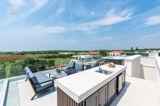 Thumbnail von Moderne Villa mit Swimmingpool und Dachterrasse, Region Porec