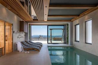 Thumbnail von Moderne Luxusvilla mit Swimmingpool und Panorama-Meerblick