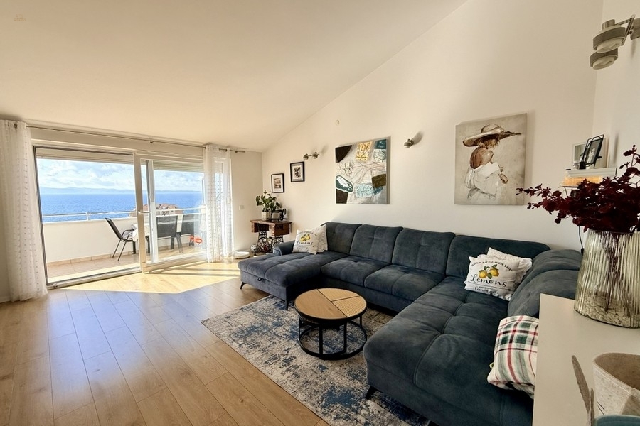 Wohnung mit Panorama-Meerblick im obersten Stockwerk