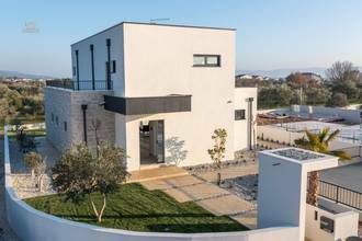 Thumbnail von Moderne Neubau-Villa mit Swimmingpool