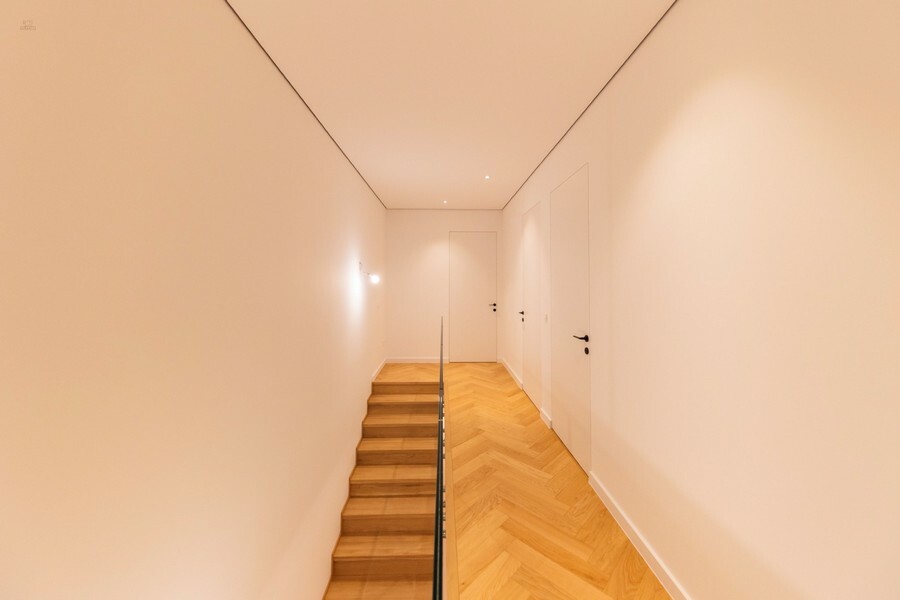 Thumbnail von Moderne Neubau-Villa mit Swimmingpool