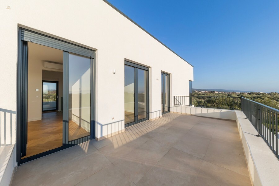 Thumbnail von Moderne Neubau-Villa mit Swimmingpool