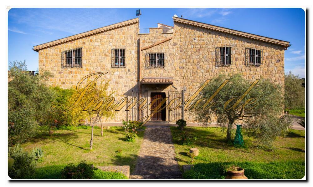 Супер-вилла на севере Сицилии на площади около 20 000 м², с парковой зоной, видом на Эолийские острова, оливковыми рощами и фантастическим видом на море