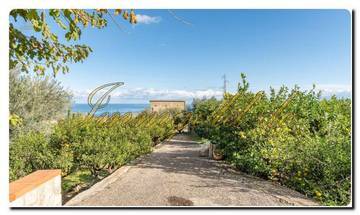 Thumbnail von Noble maison à Sicile avec un vaste terrain, deux terrains à bâtir et une vue magnifique sur la mer