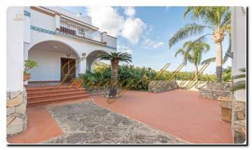 Thumbnail von Noble maison à Sicile avec un vaste terrain, deux terrains à bâtir et une vue magnifique sur la mer