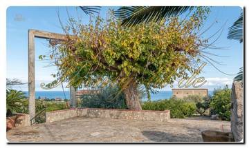 Thumbnail von Noble maison à Sicile avec un vaste terrain, deux terrains à bâtir et une vue magnifique sur la mer